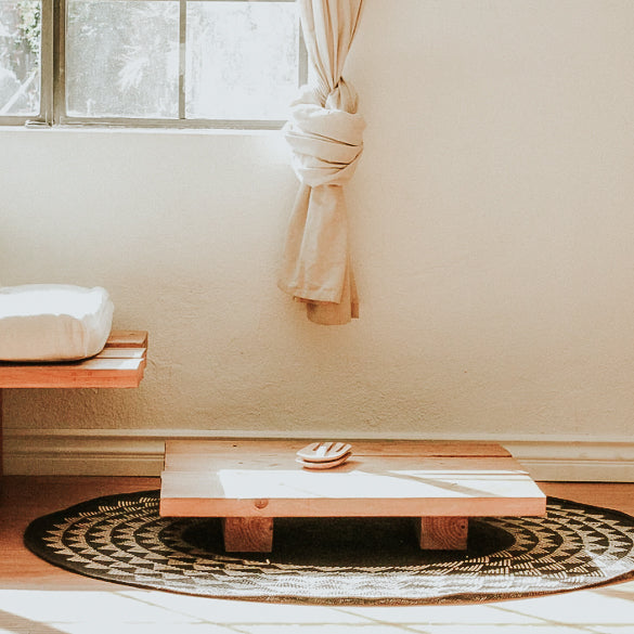 Black Triangle Mat | 4' Round | Natural Base - life of kuhl @HOME