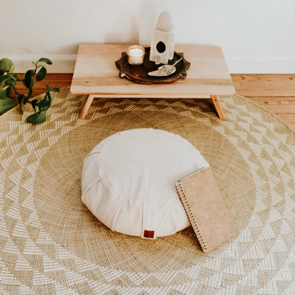 White Triangle Mat | 4' Round | Natural Base  - life of kuhl @HOME